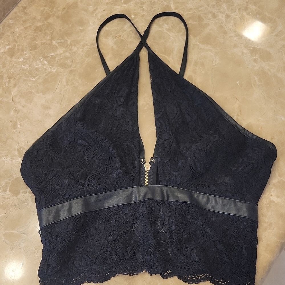 Marciano Black Lace Crowd Top w/ Faux Leather Trim,  XS - Picture 12 of 16